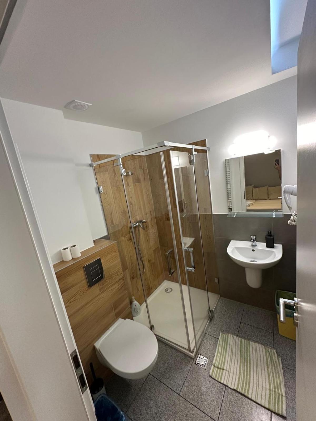Ave Hotel Victoriei บูคาเรสต์ ภายนอก รูปภาพ