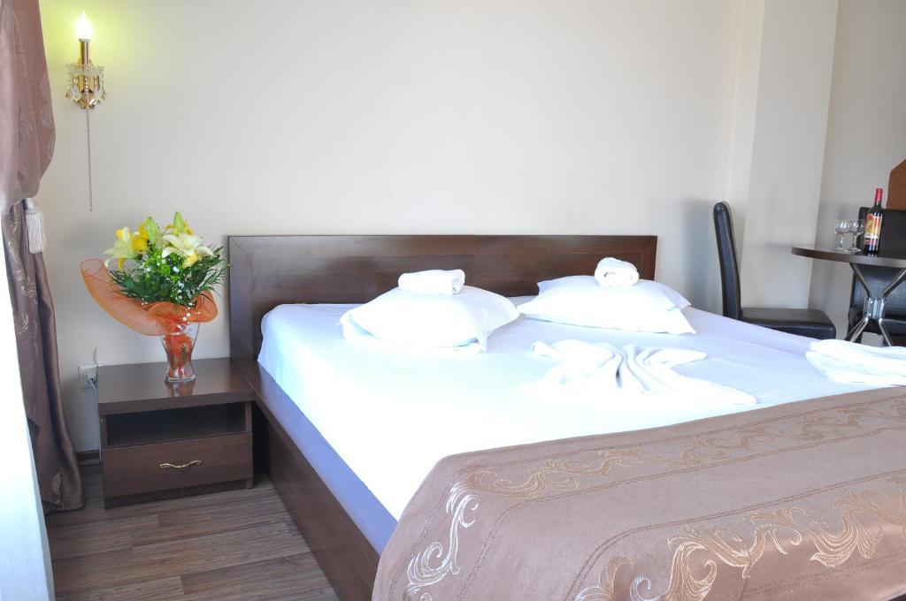 Ave Hotel Victoriei บูคาเรสต์ ภายนอก รูปภาพ